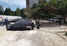 7-ci mikrorayonda 11 saylı binanın həyətinə asfalt örtüyü vurulur