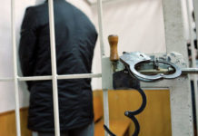 Binəqədidə kişi qardaşını körpəsinin gözləri qarşısında öldürdü: Mülk bölgüsü faciəyə səbəb oldu deleduz-mehkeme-ogurluq-cinayet