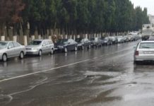 Buzlu yolda sürüşən maşın aşdı – Video