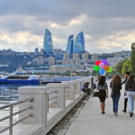 Bulvarda gülləri əzən 10 nəfər polisə çağırıldı – Video Baku-City-baki-azerbaijan