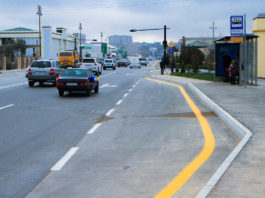 Binəqədi-Novxanı yolunda keçid piyadalar üçün təhlükə yaradır – VİDEO bineqedi-piyada-qeza-yol