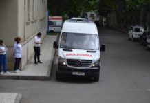 Binəqədidə 35 yaşlı kişini avtomobil vurub Binəqədidə eyni evdə bacı və qardaş bıçaqlanıb