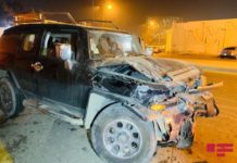 Binəqədidə “Toyoto” istinad divarına çırpılıb – VİDEO toyota-qeza