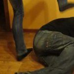 Borc mübahisəsinə qarışan qadın qonşusunun burnunu sındırdı dava-doyulme