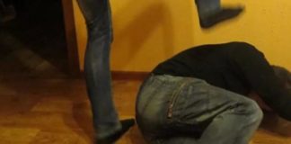 Borc mübahisəsinə qarışan qadın qonşusunun burnunu sındırdı dava-doyulme