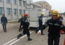 Binəqədidə küləkli havada su çəni insanların həyatı üçün təhlükə yaradıb fhn-xilasetme