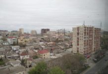 Binəqədidə hosteldə qətl törədən 3 uşaq atasına hökm oxunub – VİDEO