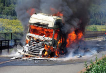 Binəqədi rayonunda yük avtomobili yanıb kamaz yanib