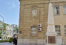 Prezident Azərbaycan Xalq Cümhuriyyətinin şərəfinə ucaldılmış abidəni ziyarət edib ilham eliyev