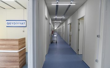 Sinif yoldaşının evdən gətirdiyi şirniyyatı yedilər – 21 nəfər zəhərləndi