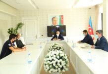 Binəqədinin icra başçısı 700 bal toplamış məzunla görüşüb