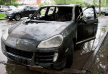 Binəqədidə “Porsche” yandı