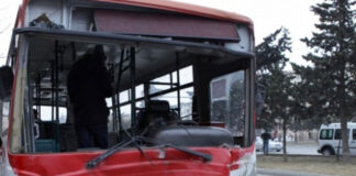 Bakıda marşrut avtobusu ağaca çırpıldı, 11 nəfər yaralandı – Video