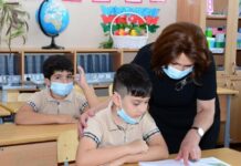 Şagirdlərin tibbi maskadan istifadəsi məcburidir? – Təhsil Nazirliyi AÇIQLADI tibbi-maska-sagirdler