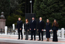 Prezident İlham Əliyev və ailə üzvləri ümummilli liderin məzarını ziyarət ediblər – FOTOLAR prezident-ailesi-ziyaret
