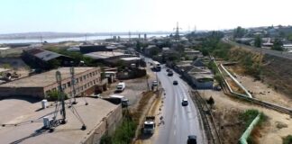 Bakıda sürücüdən MƏSULİYYƏTSİZ ADDIM: Yola beton tökdü – ANBAAN VİDEO bineqedi-yol-temiri-baksol-temir