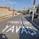 Sürücülərə və piyadalara çətinlik yaradan yol kəsişməsi – VİDEO xocasen-qesebe-yol-cekilisi-bineqedi-foto.png