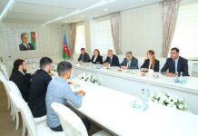 Binəqədi rayonunu yüksək səviyyədə təmsil edən idmançılarla görüş keçirilib – FOTOLAR bineqedi-idmanci-gorus.png