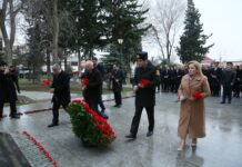 Binəqədidə “Güllə yağışı” abidəsi ziyarət edilib – FOTOLAR bineqedi-gulle-yagisi-abide-20-yanvar.png