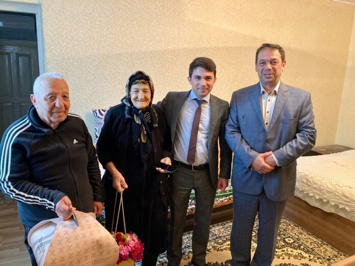 bineqedi aile ziyareti png