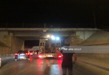 Binəqədidə yük avtomobili körpünün altına ilişib, tıxac yaranıb – FOTO