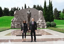 Prezident və birinci xanım Ümummilli Lider Heydər Əliyevin məzarını ziyarət ediblər