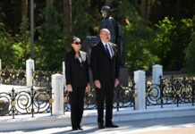 Prezidentlə xanımı Heydər Əliyevin məzarını ziyarət etdi