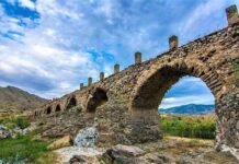 Xudafərin körpüsündə qazıntı aparan iranlılar aşkarlandı