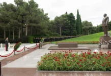 DİN rəhbərliyi Heydər Əliyevin məzarını ziyarət edib