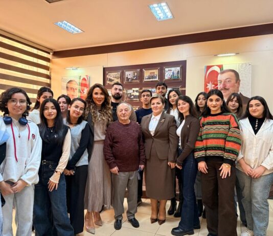 Binəqədi Gənclər Evində Xalq rəssamı Ömər Eldarov ilə görüş keçirilib – FOTO