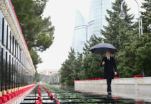 Prezident İlham Əliyev 20 Yanvar şəhidlərinin xatirəsini yad etdi – Foto