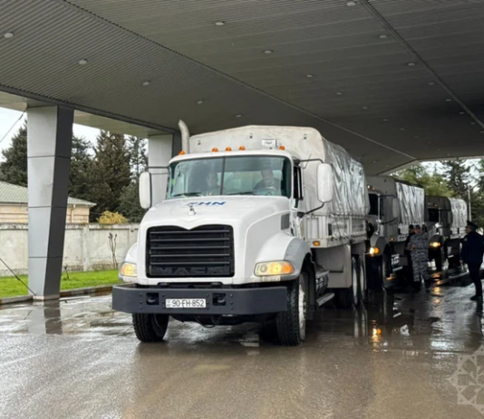 Azərbaycanın göndərdiyi humanitar yardımı daşıyan yük maşınları İrana keçdi – VİDEO – FOTO