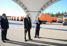 Prezident İlham Əliyev Bakıda məişət tullantıları daşıyan texnikalarla tanış olub – Foto