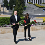 Faşizm üzərində Qələbə uğrunda mübarizədə həlak olan Azərbaycan övladlarının xatirəsi ehtiramla anılıb – FOTO – VİDEO