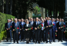 Binəqədi İH kollektivi Fəxri xiyabanda Ulu Öndər Heydər Əliyevin məzarını ziyarət edib – Foto