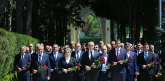 Binəqədi İH kollektivi Fəxri xiyabanda Ulu Öndər Heydər Əliyevin məzarını ziyarət edib – Foto