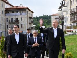 Prezidentlər Şuşada inşa edilmiş birinci yaşayış kompleksində – Foto