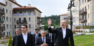 Prezidentlər Şuşada inşa edilmiş birinci yaşayış kompleksində – Foto