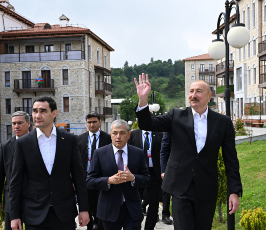Prezidentlər Şuşada inşa edilmiş birinci yaşayış kompleksində – Foto