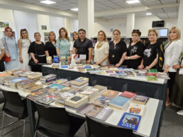 Paytaxtın 3 nömrəli məktəbi daha bir təşəbbüsə imza atıb – Qarabağ Universitetinə kitablar hədiyyə edilib