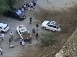 Əhmədlidə torpaq uçqunu – Maşınlara zərər dəydi – Video