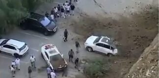 Əhmədlidə torpaq uçqunu – Maşınlara zərər dəydi – Video