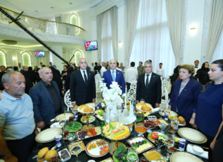 Binəqədidə ehsan süfrəsi açıldı – Foto